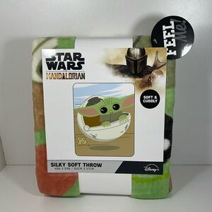 Disney Star Wars Mandalorian The Child Baby Yoda Throw 40" x 50" Blanket Soft!